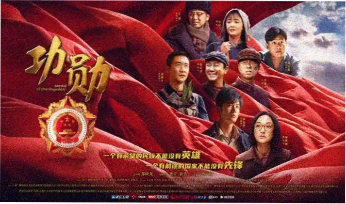 手机影视幕后特辑封面：手稿与分镜桌